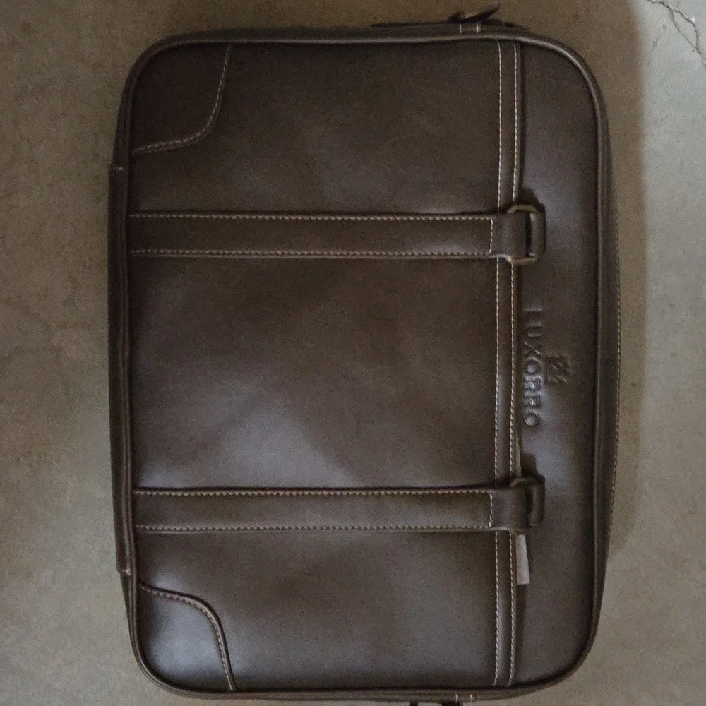 NWT Luxurro Laptop Messenger Sleek & Slim Smooth Leather Computer Bag